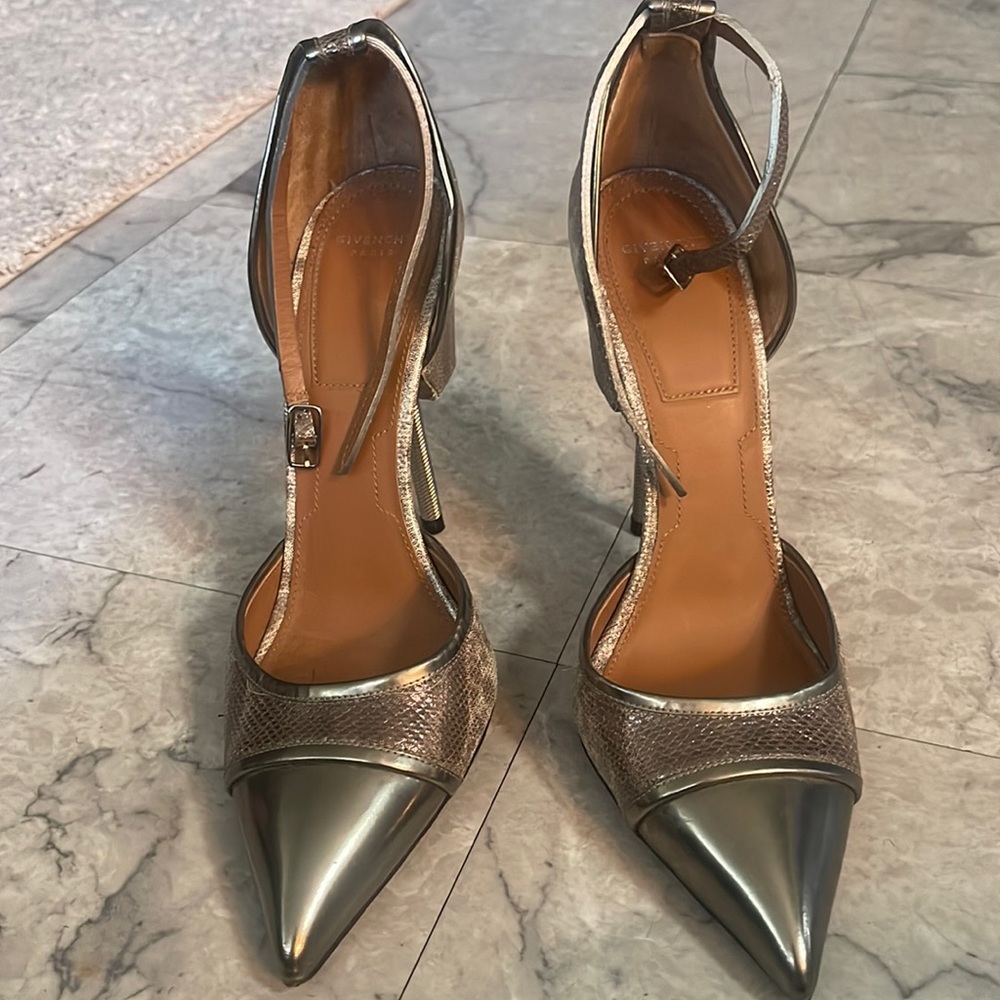 Woman’s shoes